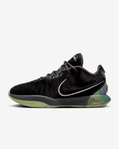 Nike LeBron 21 basketball shoes review 